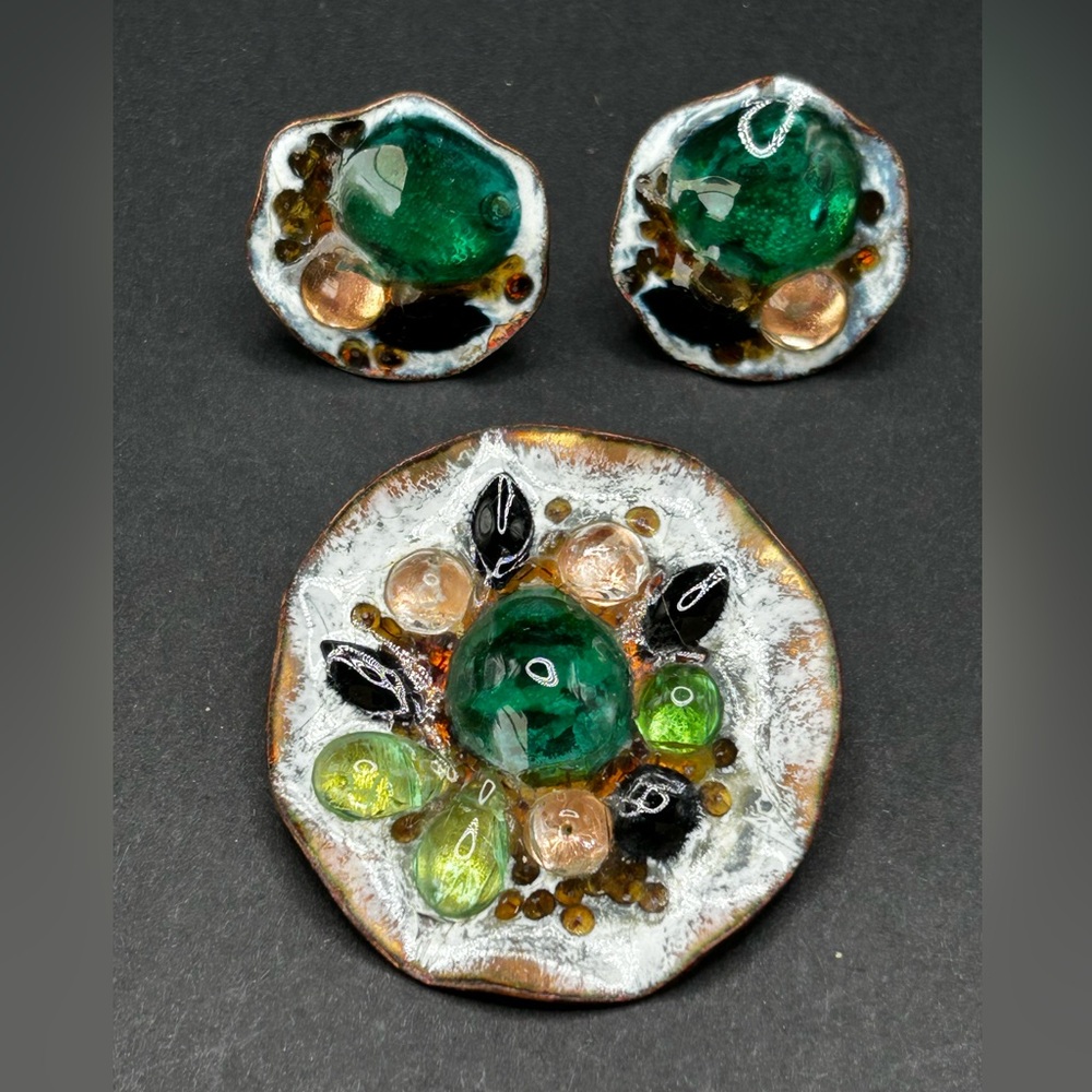 VTG Signed Sheldon Art Glass Copper Brooch and Screwback Earrings Set